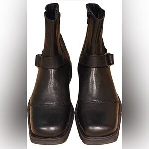 LE CHATEAU unisex chisel toe LEATHER  boots  - 7